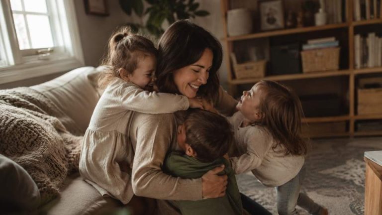 Top Reasons Why Al-Anon Works For Loved Ones hero image of family members getting along.
