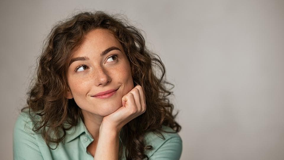 a woman thinks about if she has a drinking problem based on the answers to questions she has answered for herself.