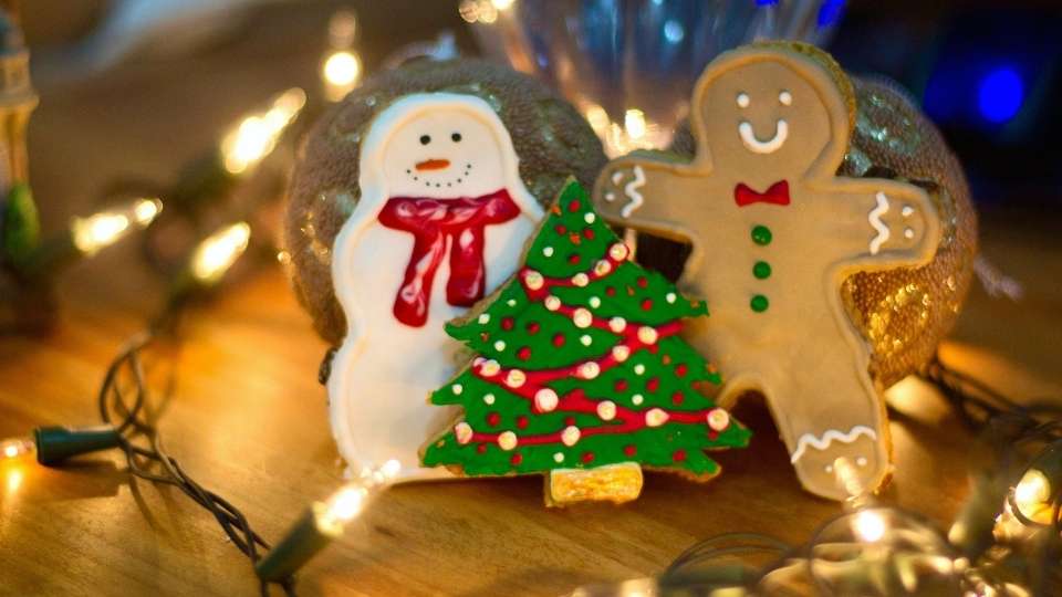 tips for How To Stay Sober During The Holidays include things like finding a support network to manage cravings and have a go-to non-alcoholic drink.